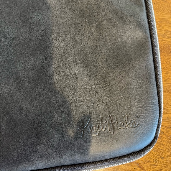 Knit picks interchangeable knitting needle case - Picture 2 of 4